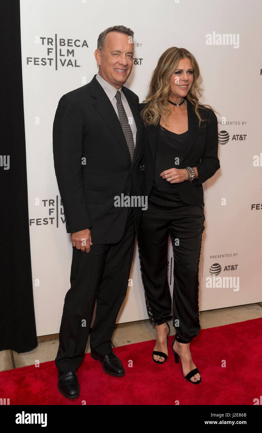 New York, USA. 26. April 2017. Tom Hanks und Rita Wilson besuchen The Circle-Premiere auf der BMCC Credit: Lev Radin/Pacific Press/Alamy Live News Stockfoto