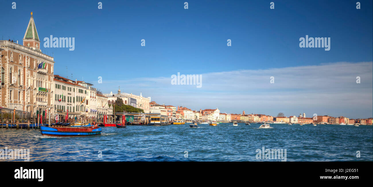 Boote auf dem Canal Grande, Venedig, Italien Stockfoto