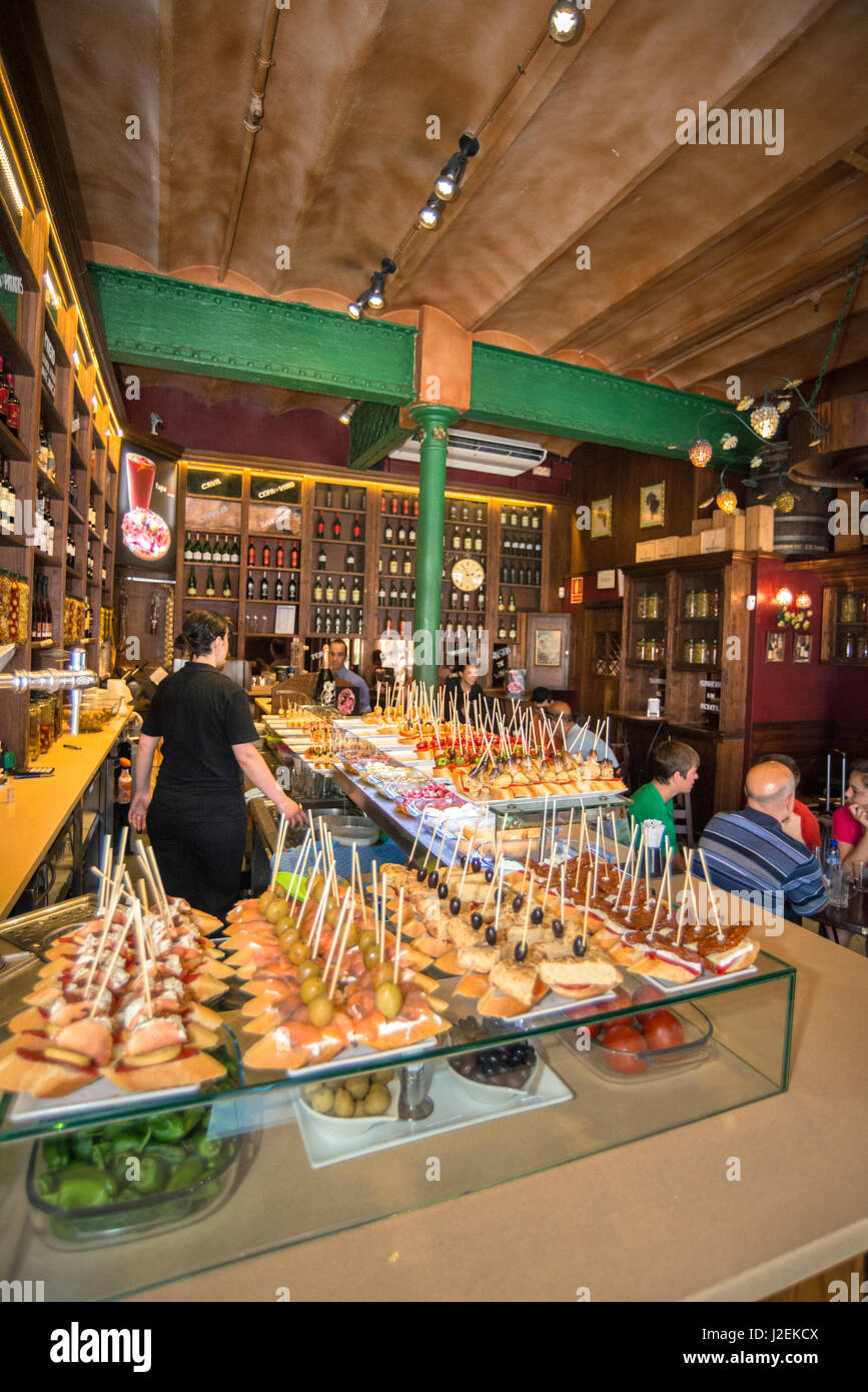 Spanien, Barcelona, Tapas-bar (großformatige Größen erhältlich) Stockfoto