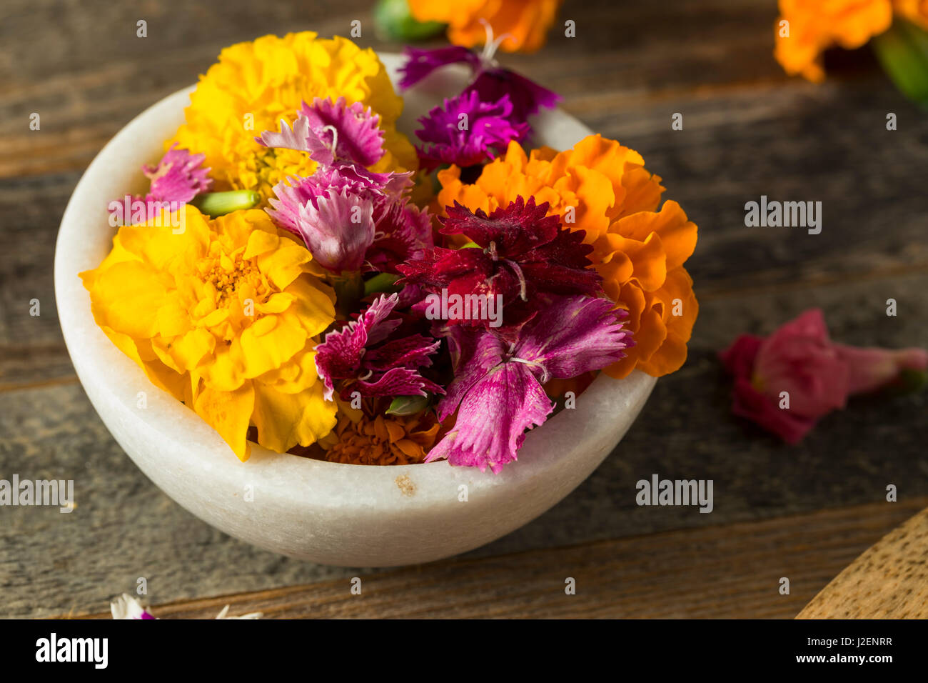 Rohe organische essbare Blumen verzehrfertige Stockfoto