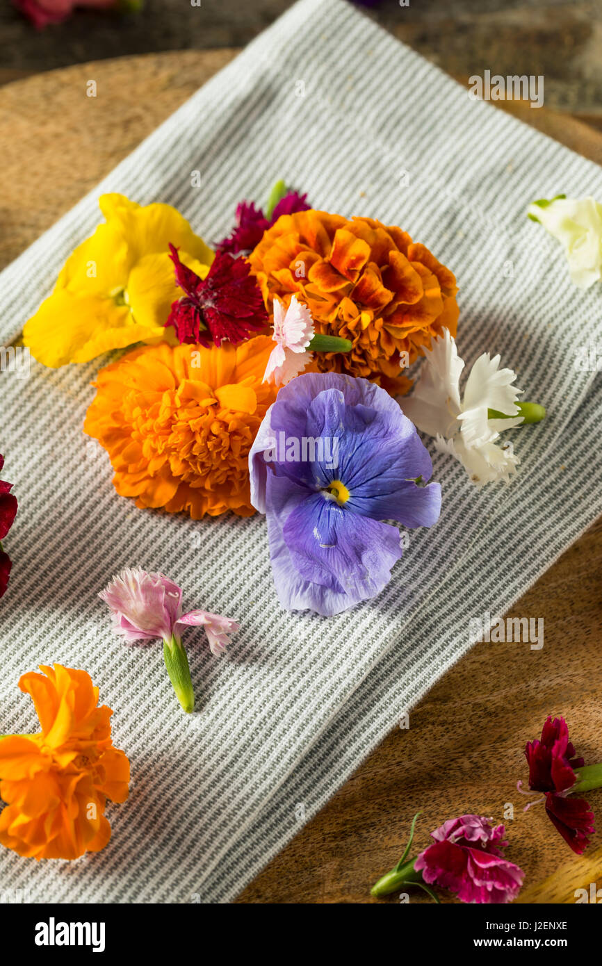 Rohe organische essbare Blumen verzehrfertige Stockfoto