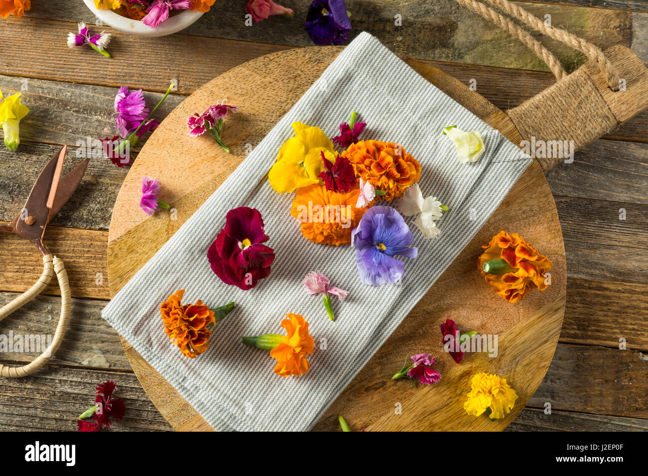 Rohe organische essbare Blumen verzehrfertige Stockfoto