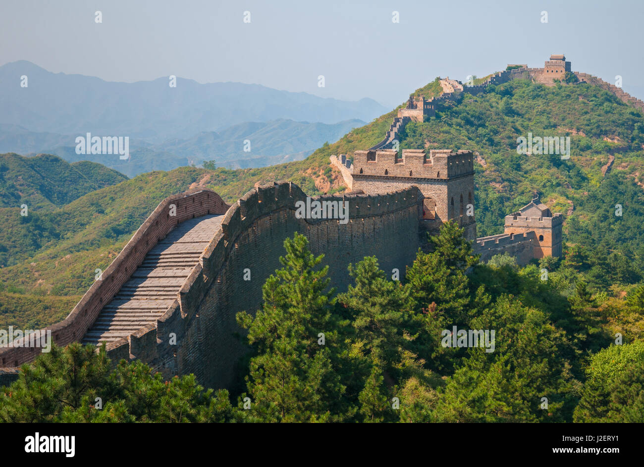 Die Chinesische Mauer in Jinshanling ohne Touristen in der Nähe von Peking, China. Stockfoto