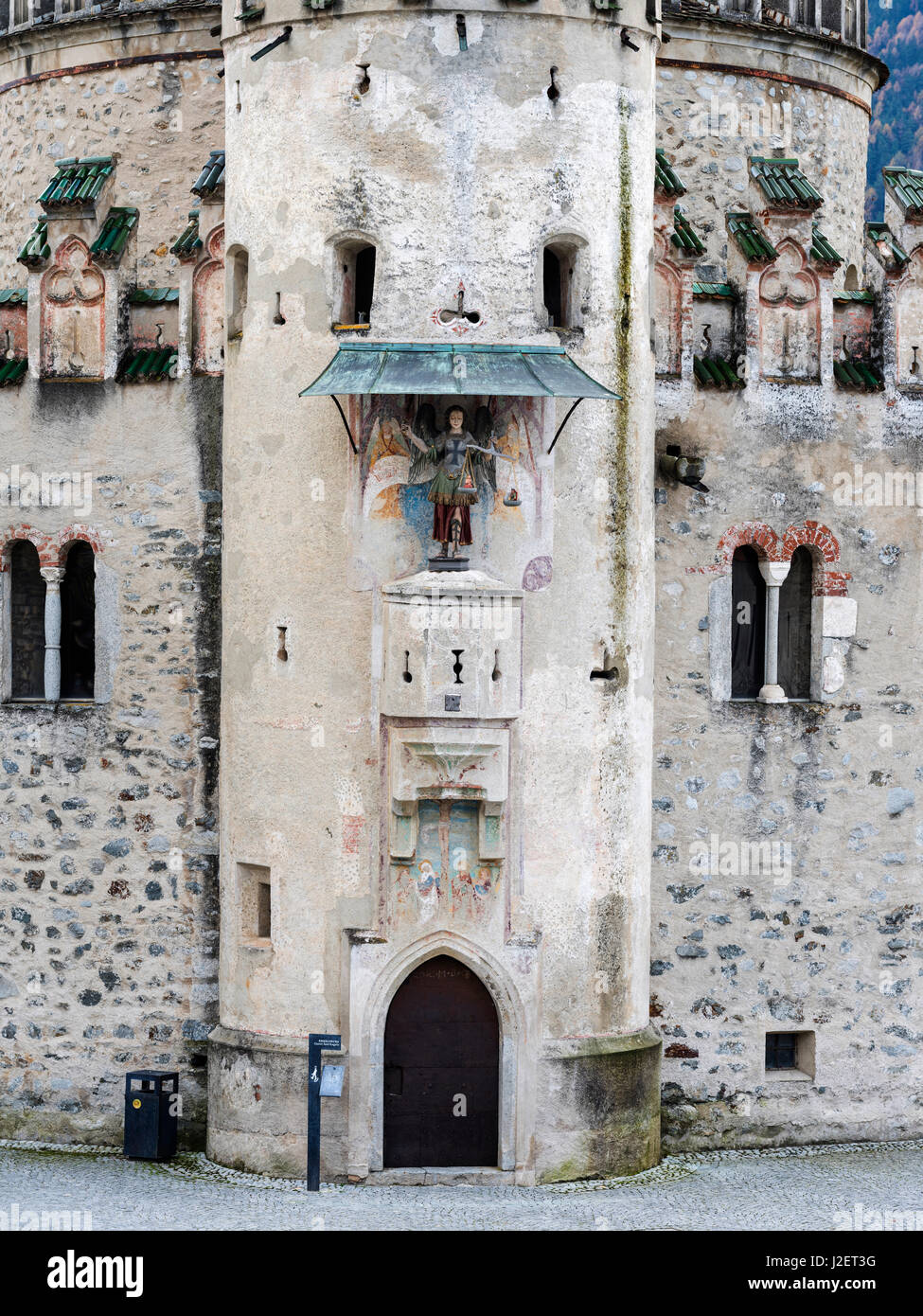 Neustift-Kloster (Abbazia di Novacella) in der Nähe von Brixen (Brixen) im Herbst. Kapelle Michaelskapelle auch genannt Engelsburg (Castel Sant Angelo). Mitteleuropa, Südtirol, Italien (großformatige Größen erhältlich) Stockfoto