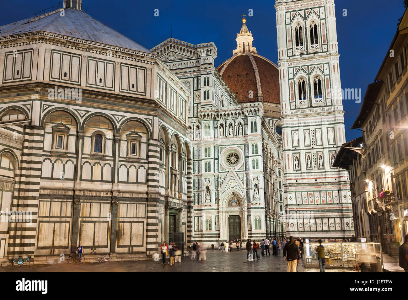Der Dom Santa Maria del Fiore und das Baptisterium in der Abenddämmerung, Florenz, Italien Stockfoto