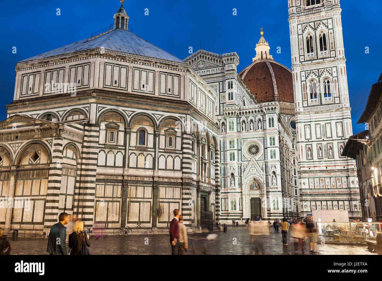 Der Dom Santa Maria del Fiore und das Baptisterium in der Abenddämmerung, Florenz, Italien Stockfoto