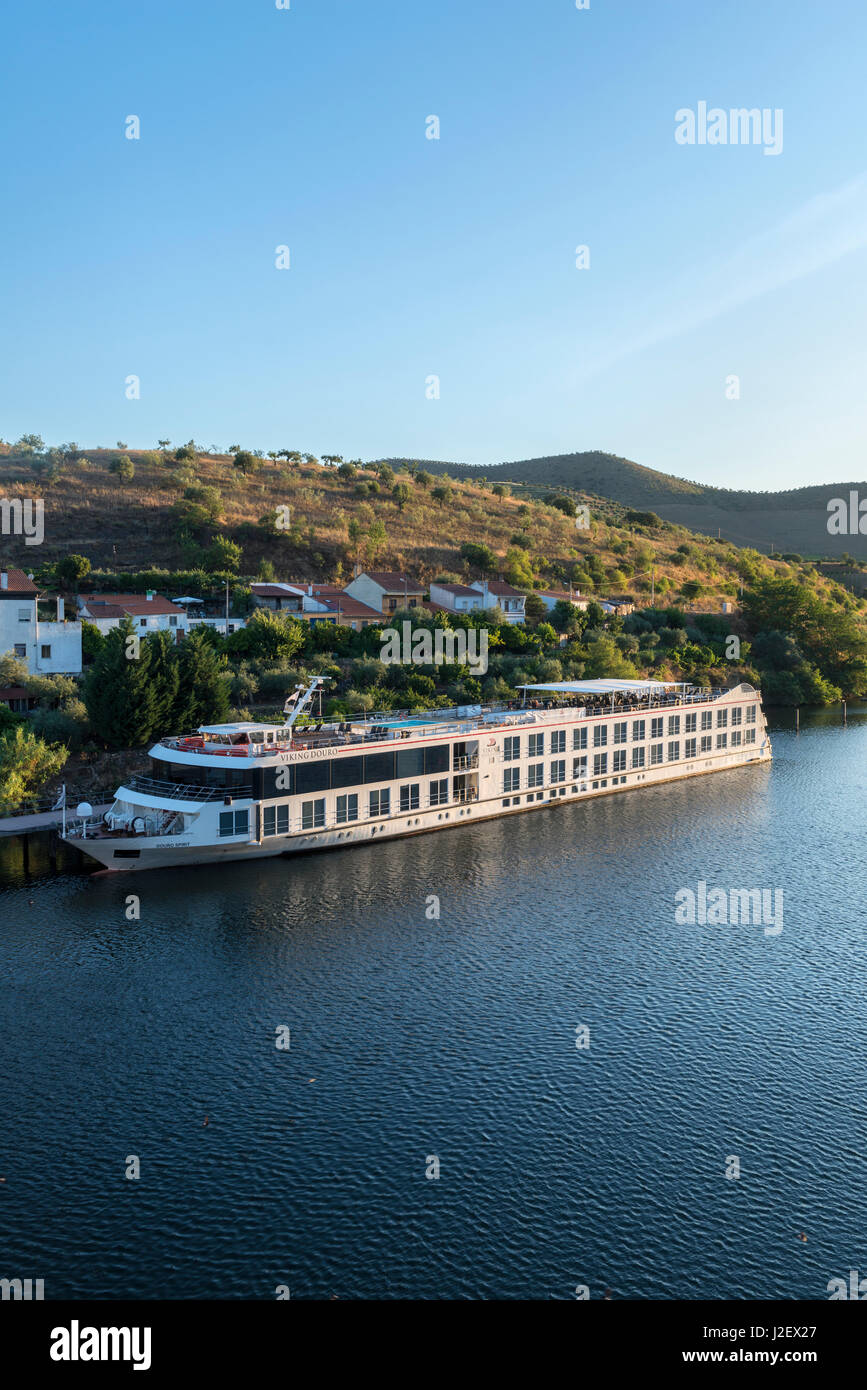 Portugal, Viking Douro Riverboat angedockt an Barca d ' Alva, Douro-Fluss (großformatige Größen erhältlich) Stockfoto