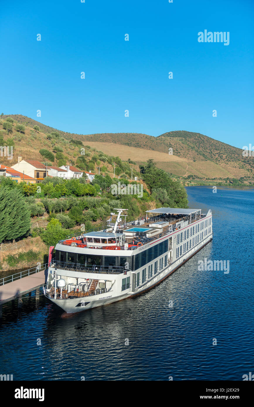 Portugal, Viking Douro Riverboat angedockt an Barca d ' Alva, Douro-Fluss (großformatige Größen erhältlich) Stockfoto