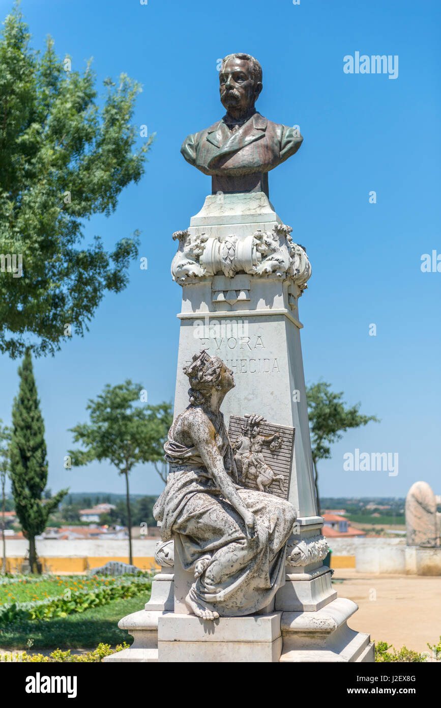 Portugal, Evora, Statue von Dr. Barahona in Diana Garden (großformatige Größen erhältlich) Stockfoto
