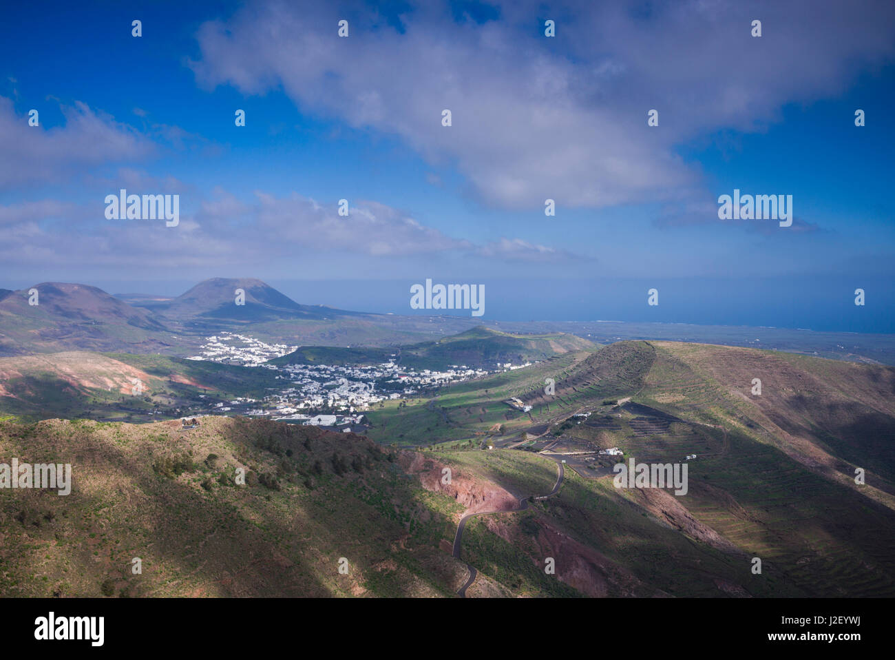 Spanien, Kanarische Inseln, Lanzarote, Haria, Mirador de Haria, Insel Lookout, erhöhten Blick über Dorf Haria Stockfoto
