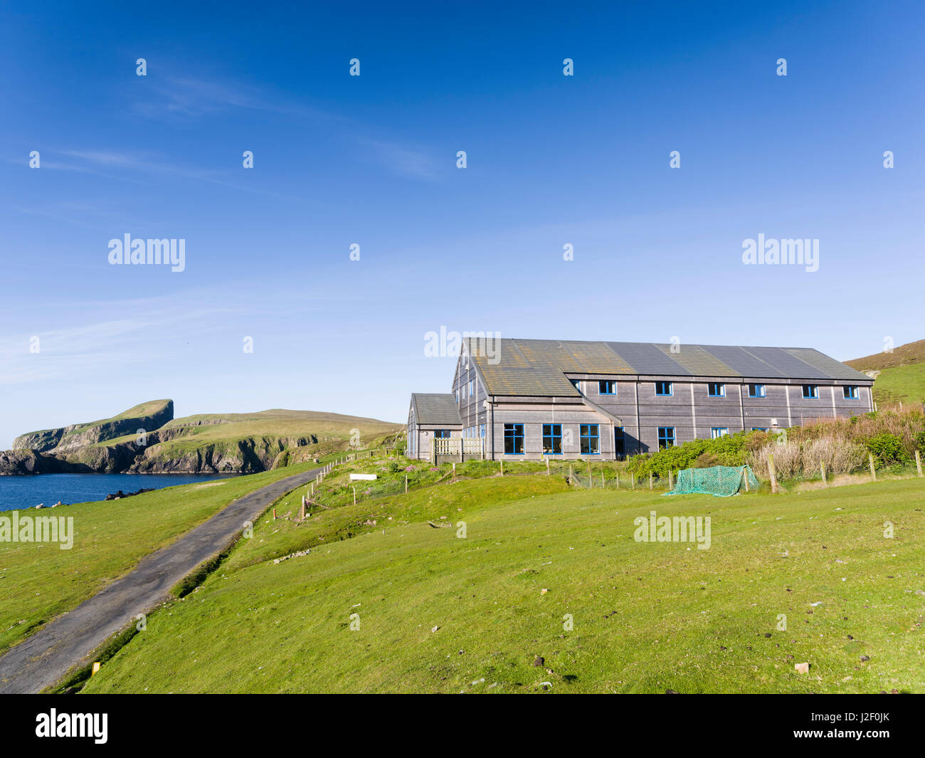 Fair-Isle. im äußersten Norden von Schottland. Die Fair-Isle-Vogelwarte oder in kurzen FIBO. Schottland, Shetland-Inseln (großformatige Größen erhältlich) Stockfoto