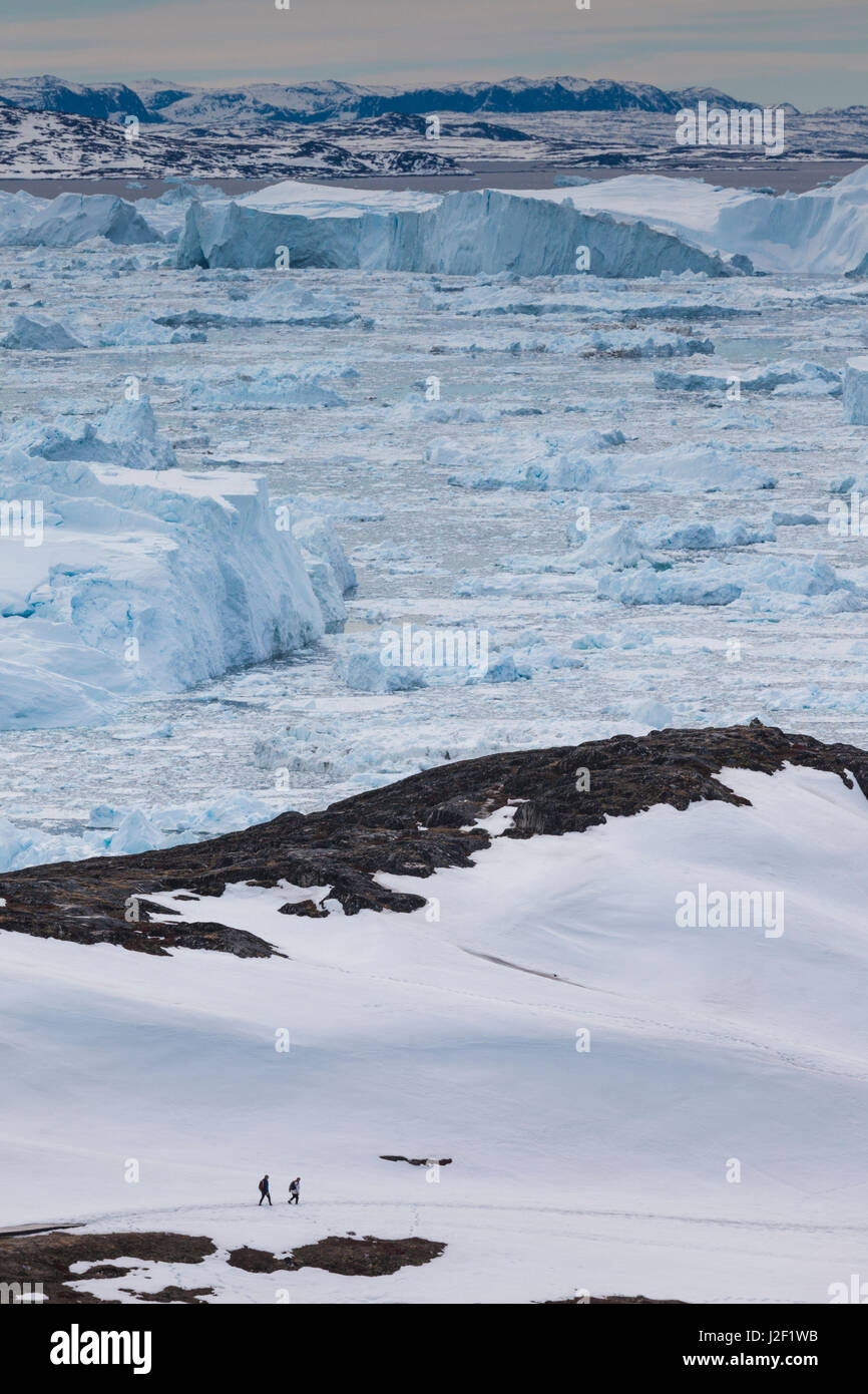 Grönland, Disko-Bucht, Ilulissat, Wanderer, Sermermiut und Kaellingekloften, Selbstmord-Schlucht Stockfoto