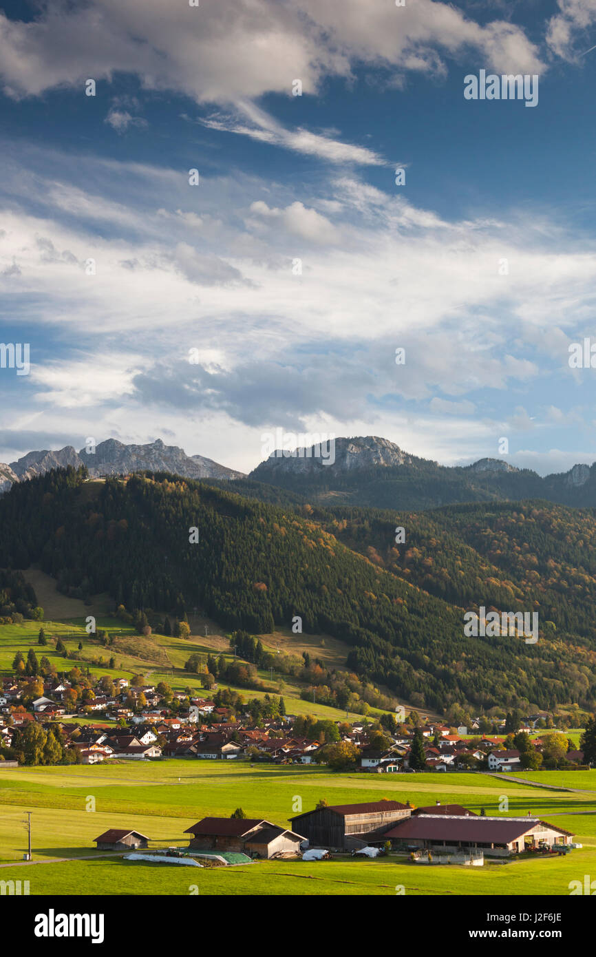 Deutschland, Bayern, Berghof, Alpenlandschaft, erhöht, Ansicht Stockfoto