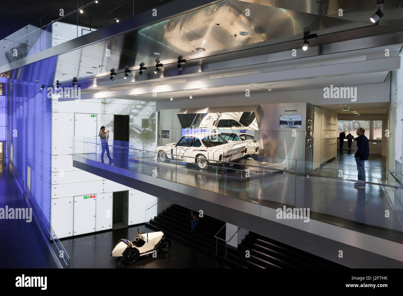 Deutschland, Bayern, München, BMW Museum, Anzeigen von BMW-Fahrzeugen Stockfoto