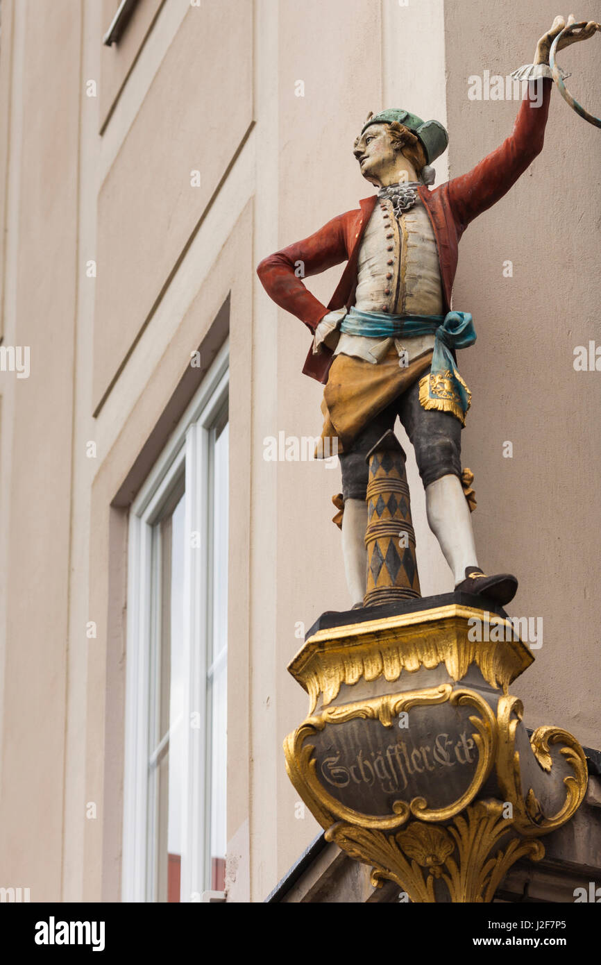 Deutschland, Bayern, München, Einkaufsviertel, Theatiner Strasse, Statue bauen Stockfoto