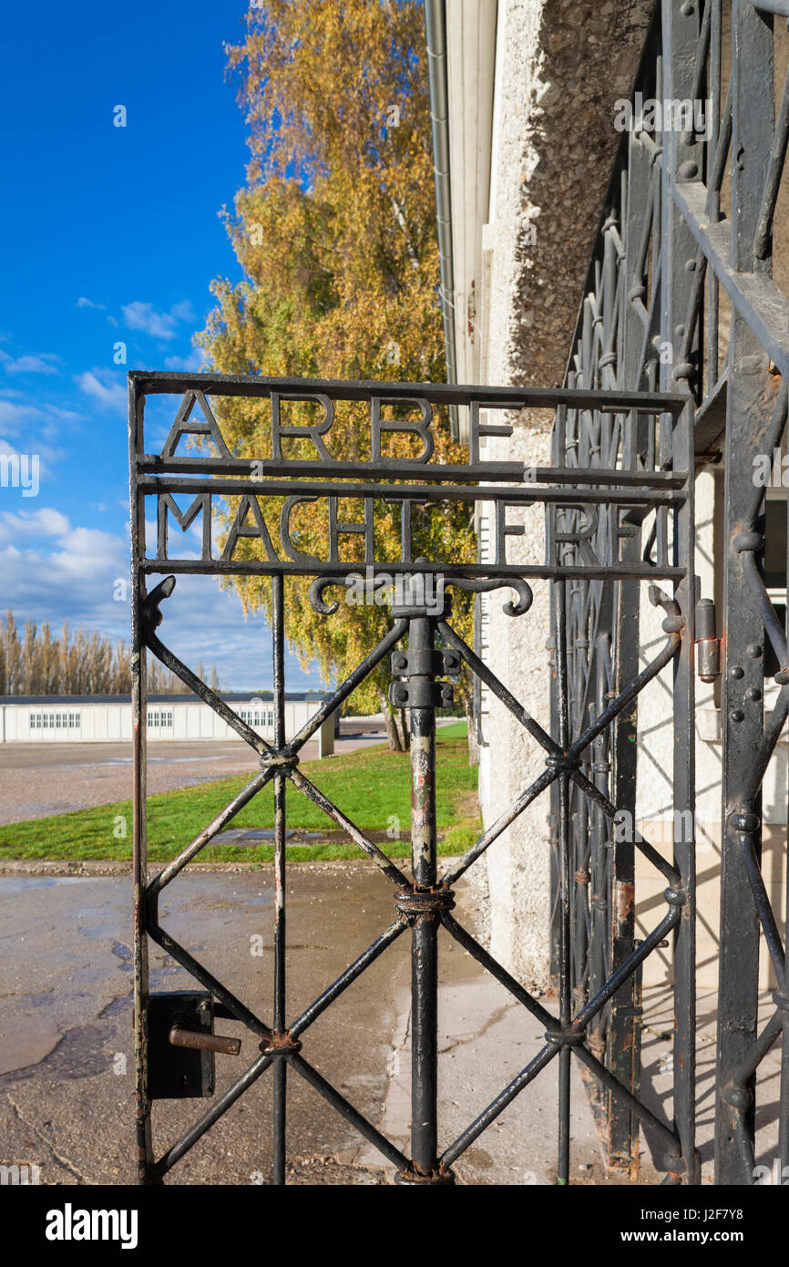 Deutschland, Bayern, München-Dachau, WW2-Ära Nazi Konzentration Lager, Eingangstor mit der Aufschrift Arbeit Macht Frei, arbeiten Sie frei macht Stockfoto