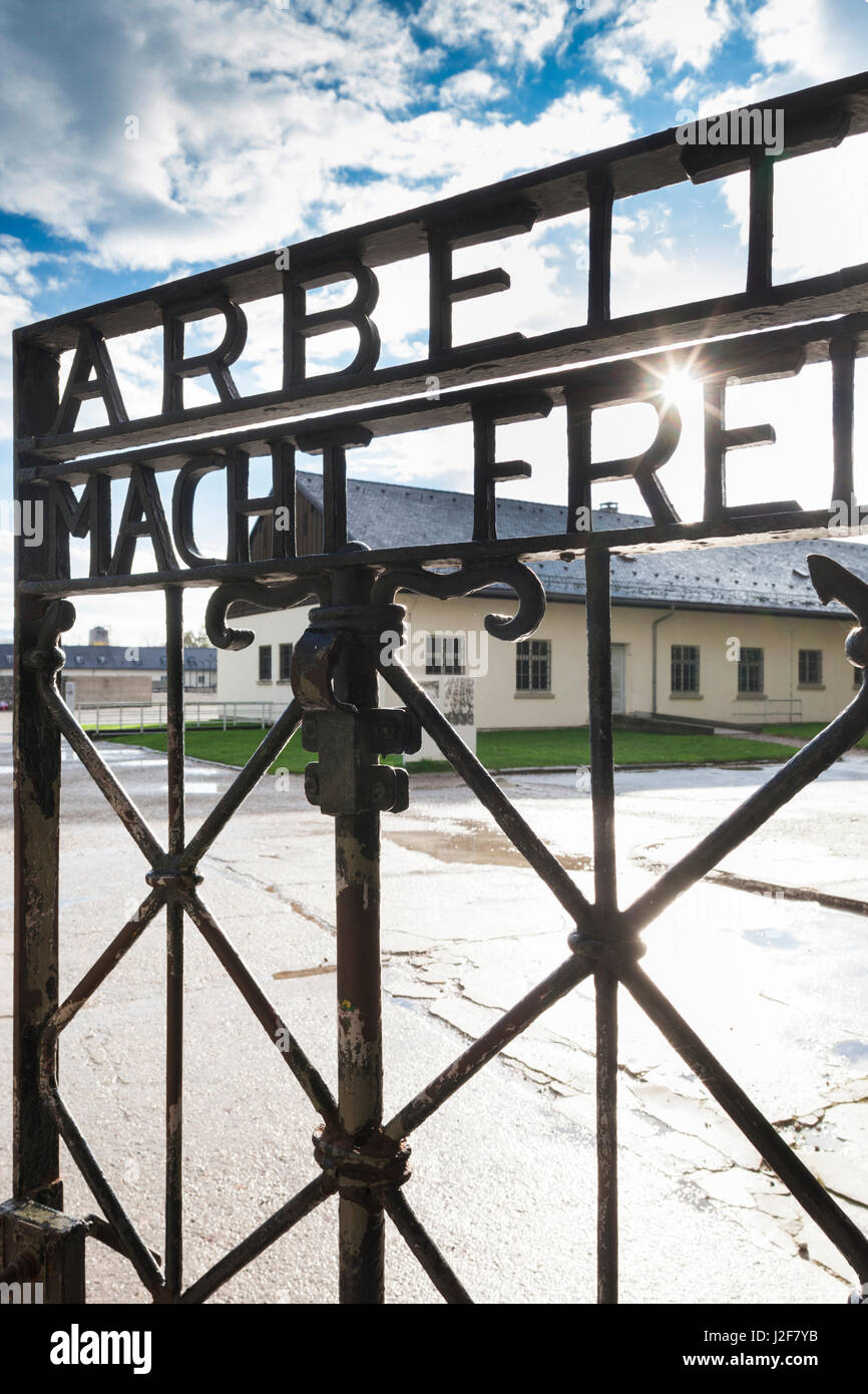 Deutschland, Bayern, München-Dachau, WW2-Ära Nazi Konzentration Lager, Eingangstor mit der Aufschrift Arbeit Macht Frei, arbeiten Sie frei macht Stockfoto