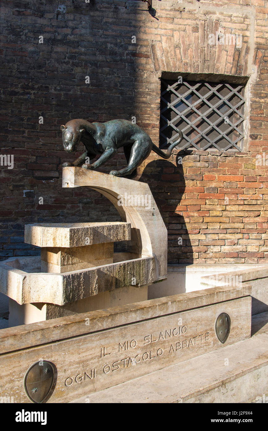 Europa, Italien, Siena. In Nachbarschaften (Contrada) jedes mit einzigartigen Symbol unterteilt. Dies ist Pantera (Panther) Contrada. Stockfoto