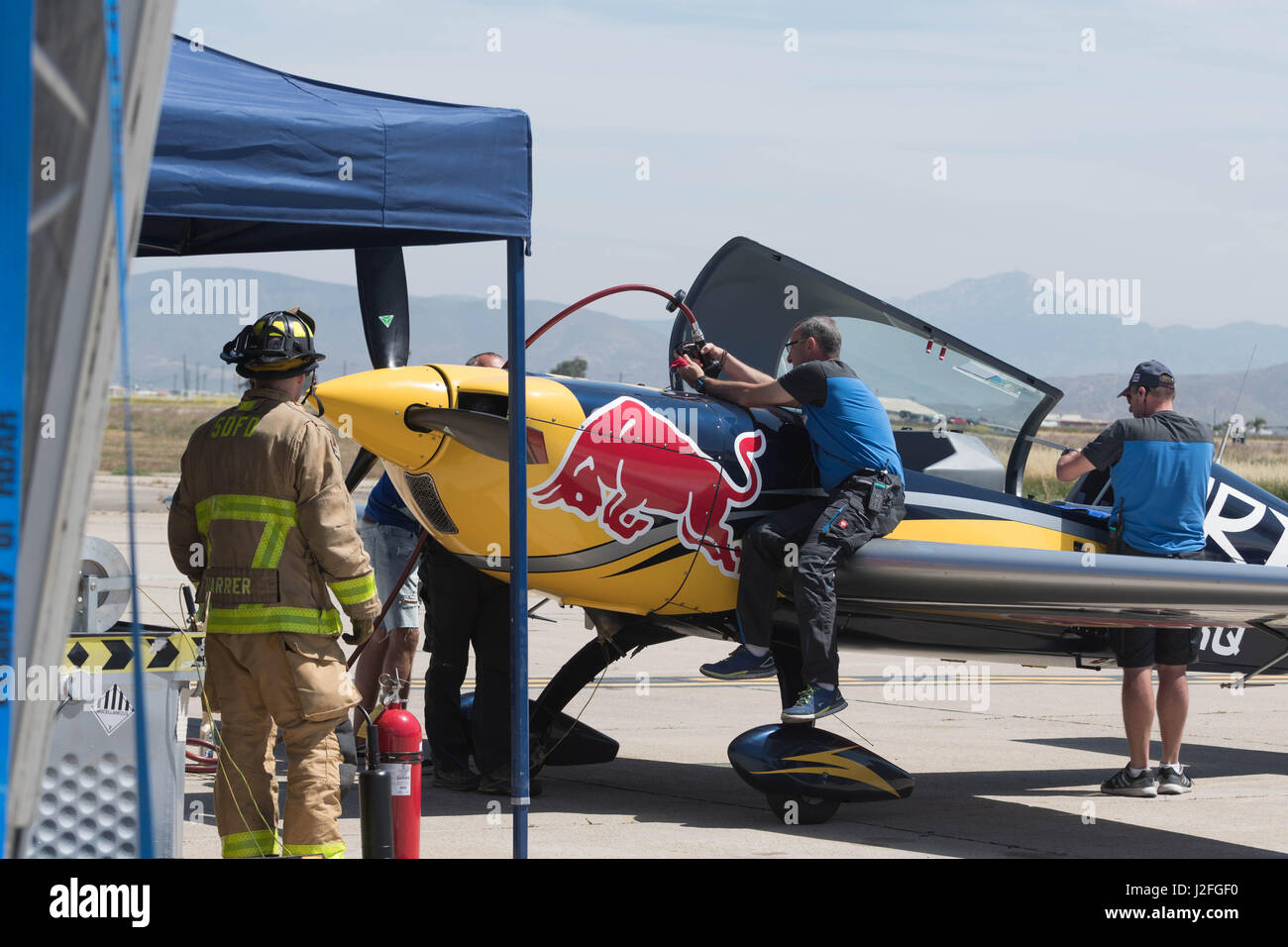 San Diego, USA - 16. April 2017: Befüllen mit Kraftstoff auf dem Display während der Red Bull Air Race World Championship Ebene. Stockfoto