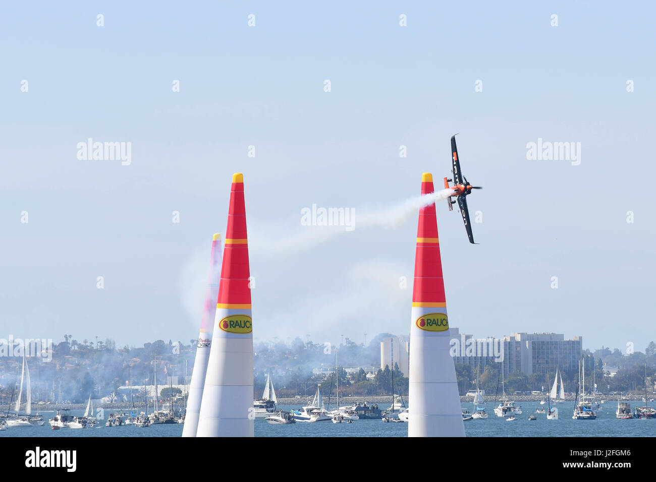 San Diego, USA - 16. April 2017: Nicolas Ivanoff Frankreichs führt während der Red Bull Air Race führt während der Red Bull Air Race World Championship Stockfoto