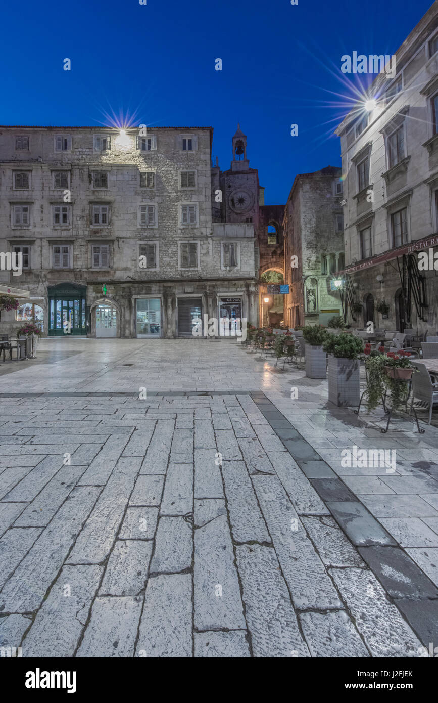 Kroatien, Split, Platz des Volkes in der Morgendämmerung (großformatige Größen erhältlich) Stockfoto