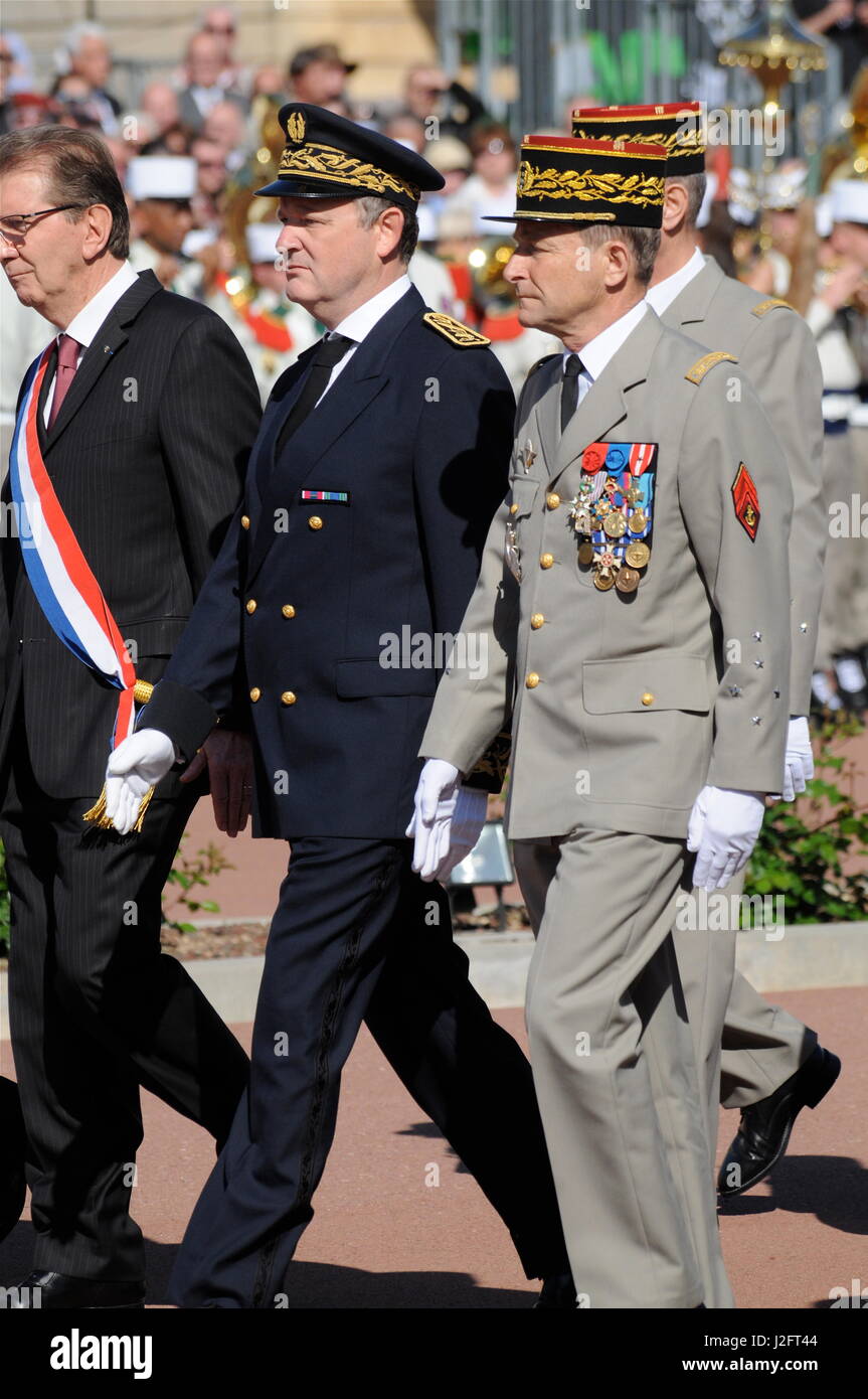General De Villiers, Chef der französischen Armee besucht Ehrerbietung