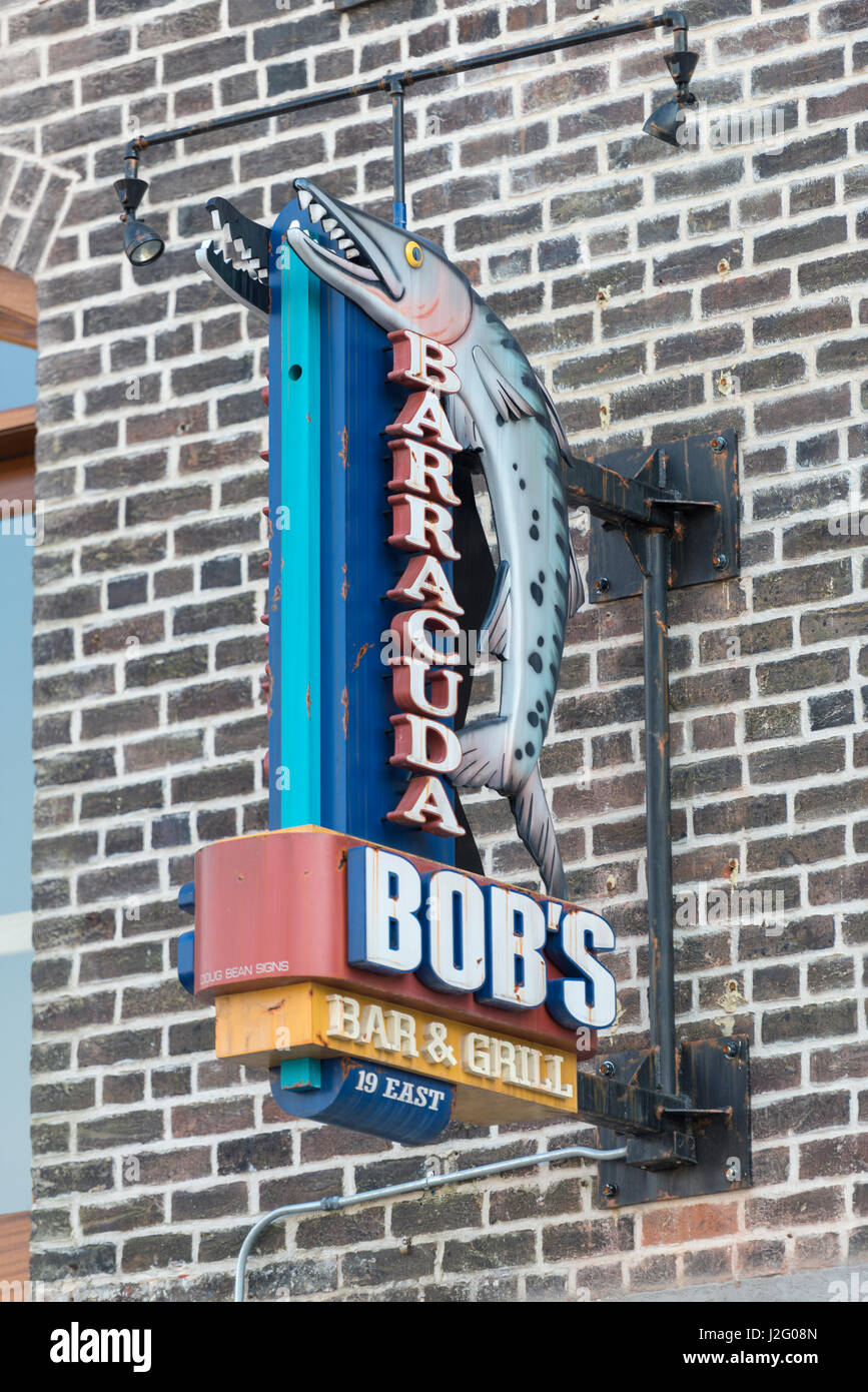 USA, Georgia, Savannah, River Street, Barracuda Bobs Bar und Grill (großformatige Größen erhältlich) Stockfoto