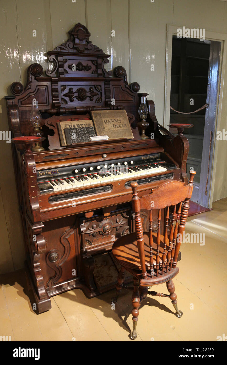 Orgel im Jahre 1878 hergestellt und gekauft von Kapitän Austin Nickerson von Chatham, 1880, angezeigt bei Atwood House Museum, Chatham, Massachusetts, USA am Meer verloren war Stockfoto