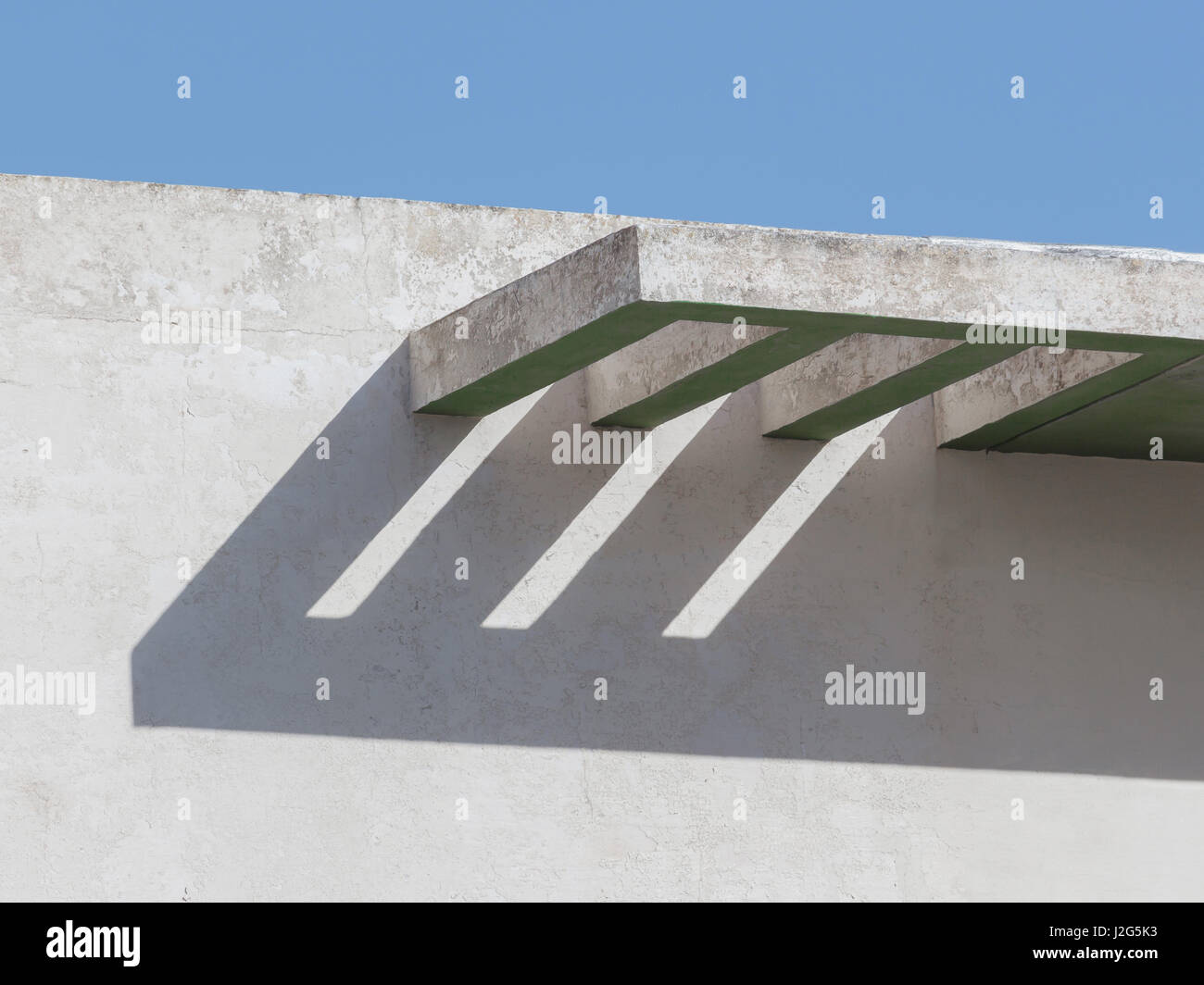 Modernistischen Stil Balkon Abdeckung in Xemxija, Malta Stockfoto