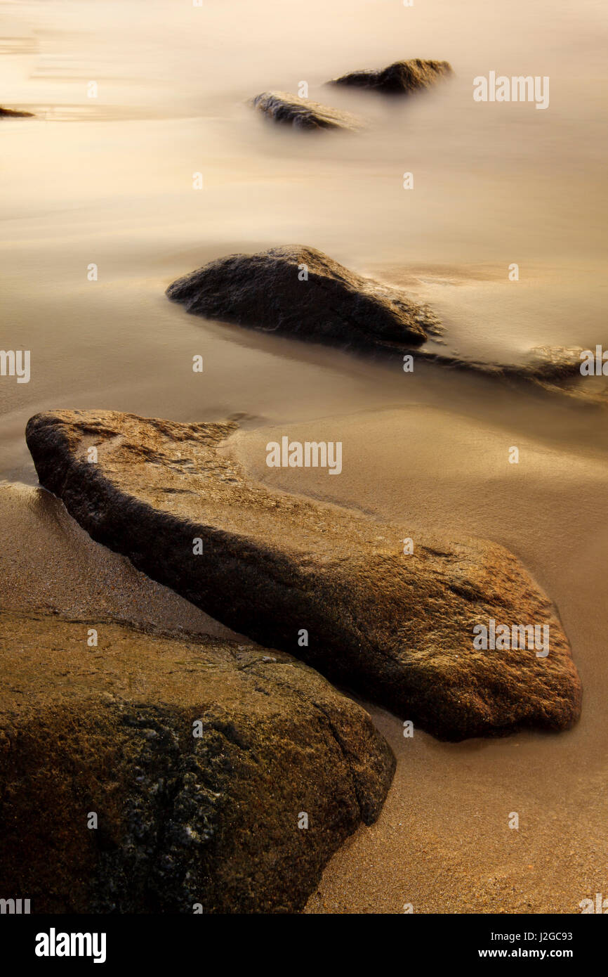 Morgendämmerung am Sandstrand in Maine Acadia National Park. Stockfoto