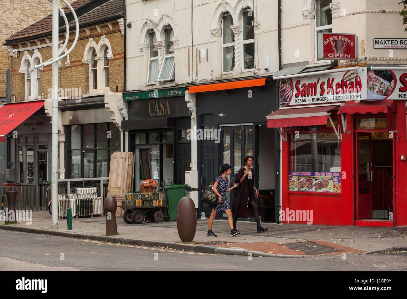 Fotografien von Bellenden Road in Peckham in Südlondon. Bellenden Road ist eine Straße mit hohen Niveaus von Gentrifizierung in Peckham. Immobilienpreise Stockfoto