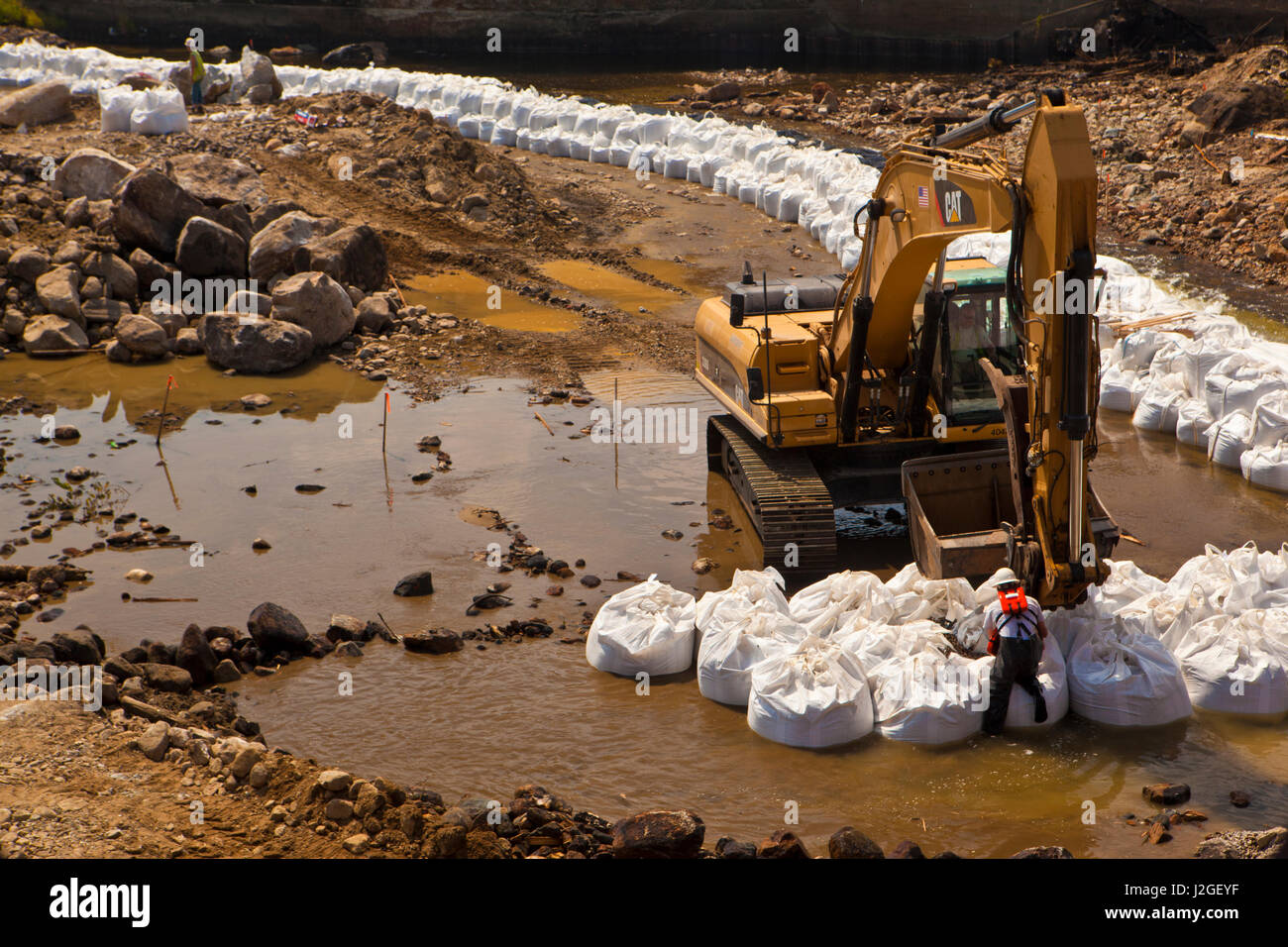 Restaurierung des Ashuelot River in Swanzey, New Hampshire. Nach der Entfernung der Homestead Woolen Mill Dam. Stockfoto