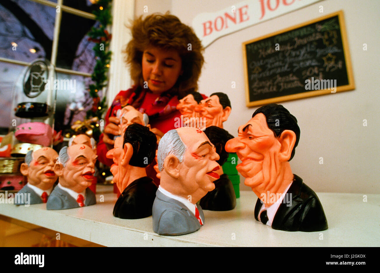 Spielzeug für Hunde-Modelle von Mikhail Sergeyevich Gorbachev und Ronald Reagan waren ein großer Erfolg vor dem Reagan Gorbatschow-Gipfel in Washington im Dezember 1987. Stockfoto