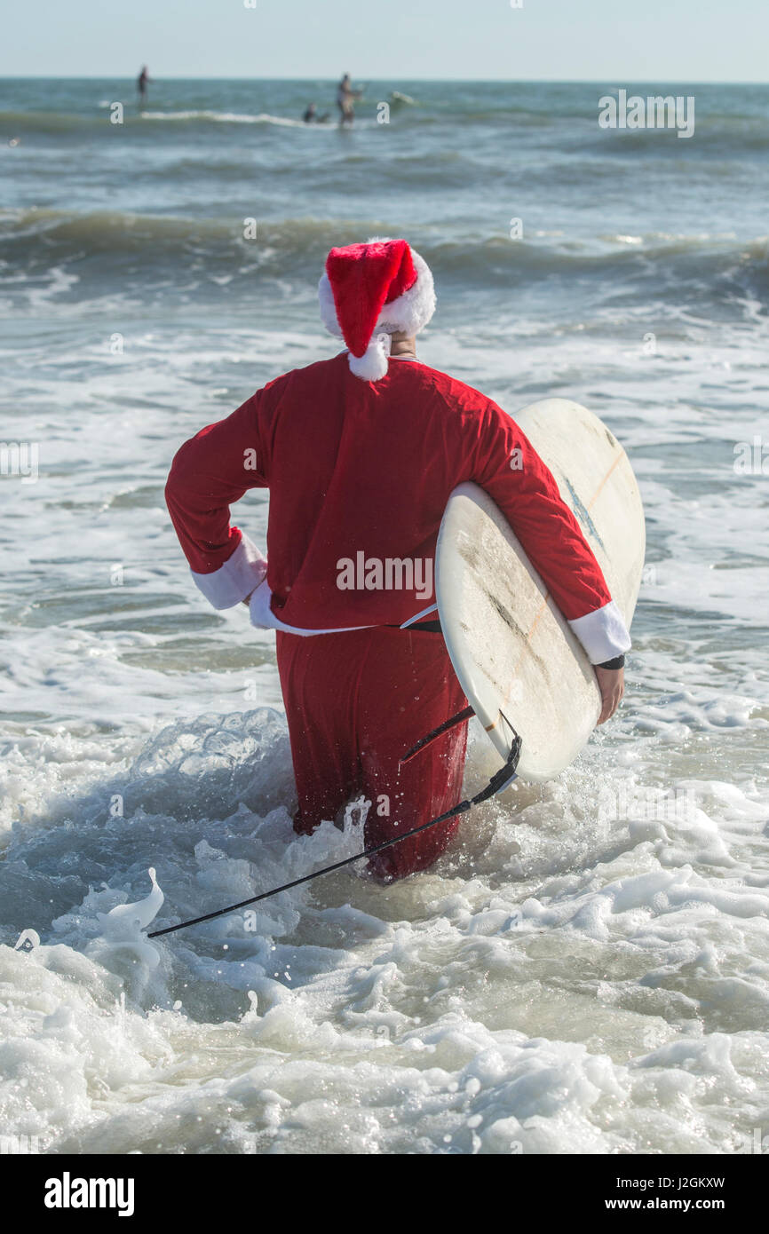 Surfen Weihnachtsmänner, Surfbretter, Cocoa Beach, Florida, USA Stockfoto