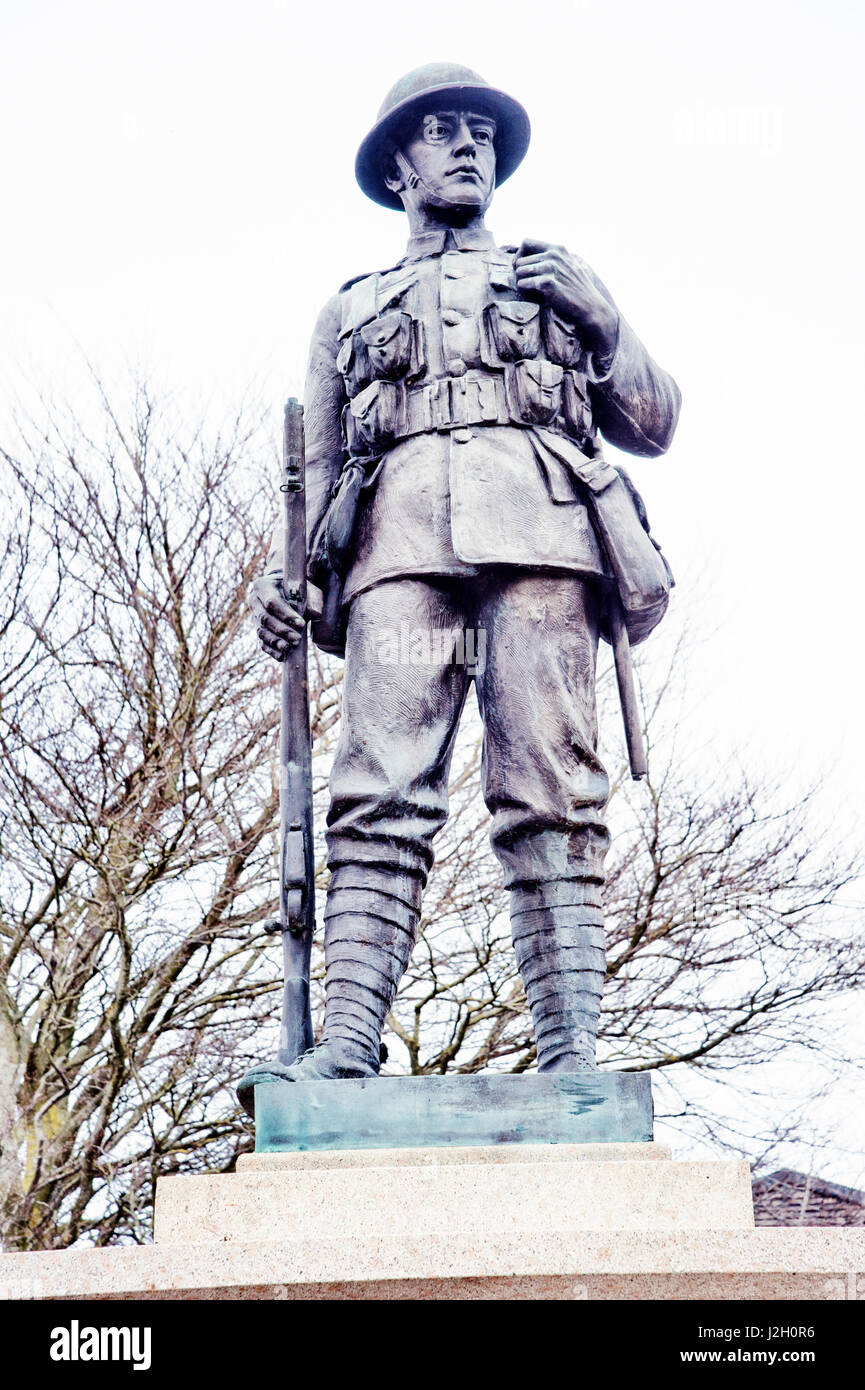Statue von einer ersten Weltkrieg britische Tommy in der vollständigen Schlacht einheitliche Stockfoto