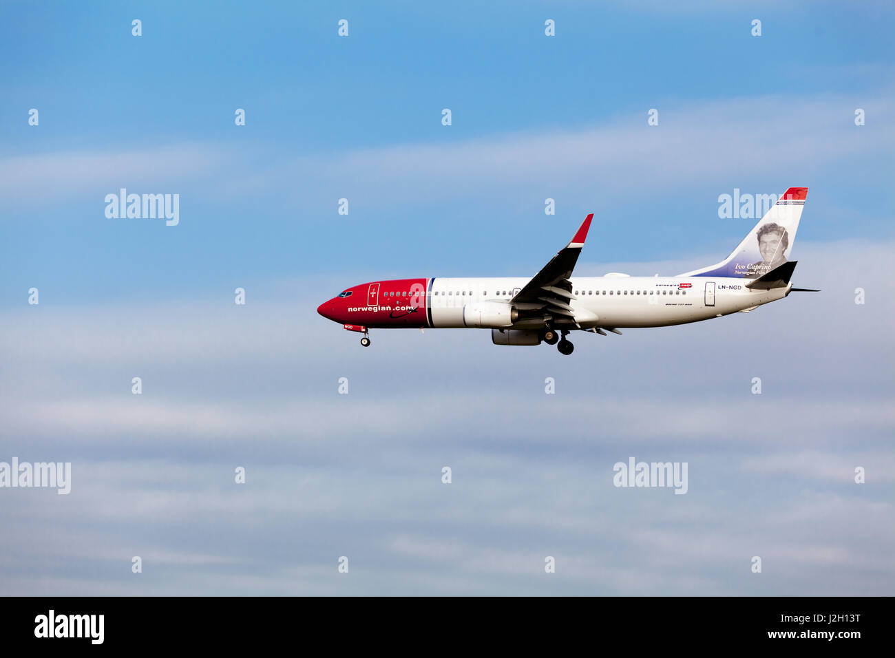 HAMBURG, Deutschland - 8. SEPTEMBER: Airliner der norwegischen air Shuttle am Flughafen Hamburg, 8. September 2014. Norwegisch ist die drittgrößte Low Cost carr Stockfoto