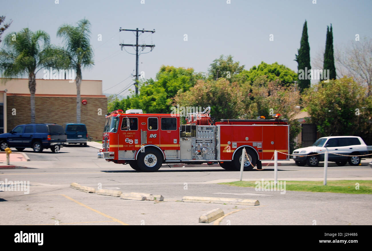 Los Angeles County Fire Truck durch die Straßen von Los Angeles reisen Stockfoto