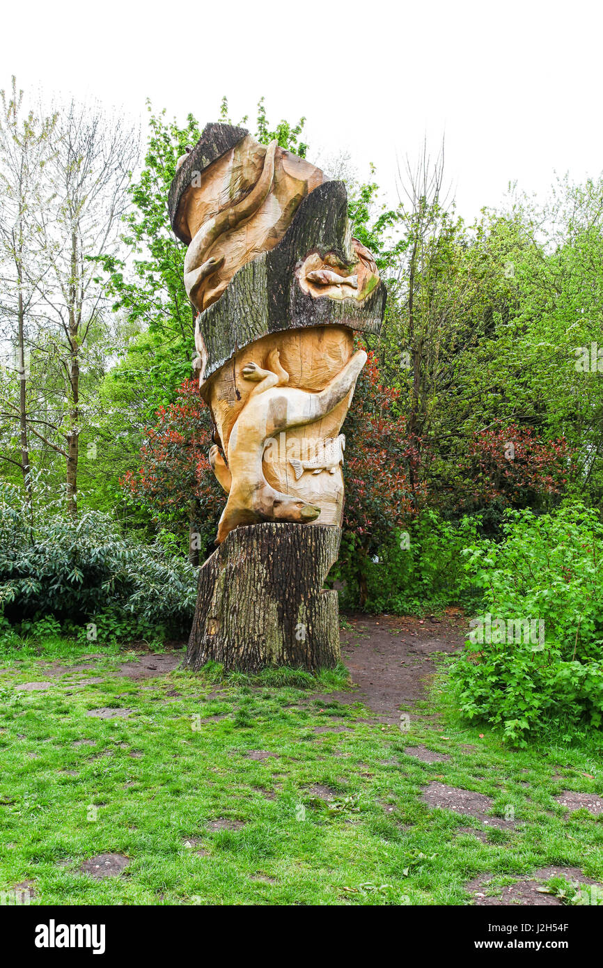 Die Anthony Hammond Motorsäge geschnitzt Baum in der Mitte der Wolseley