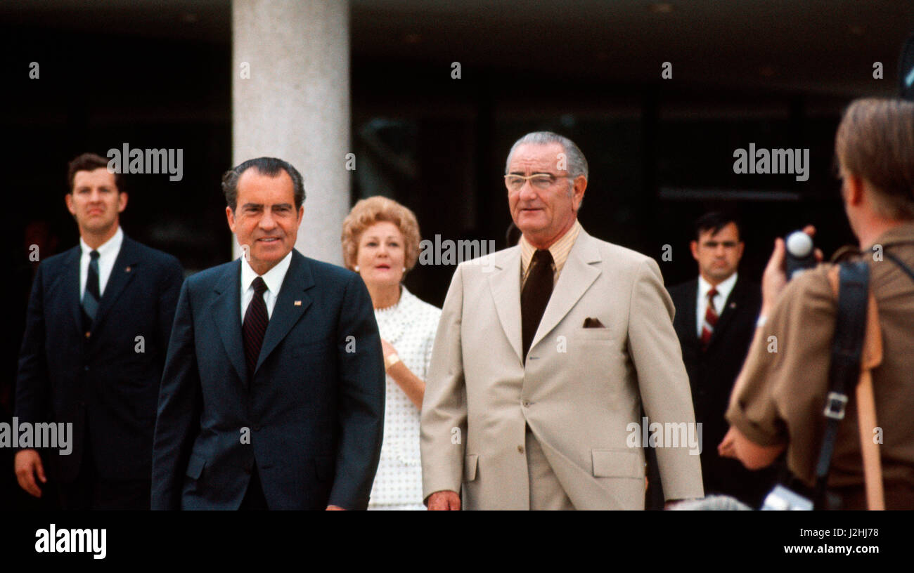 Präsident Lyndon Johnson und Präsident Nixon bei der Eröffnung der LBJ Library am Mai 22,1971, Austin, Texas Stockfoto