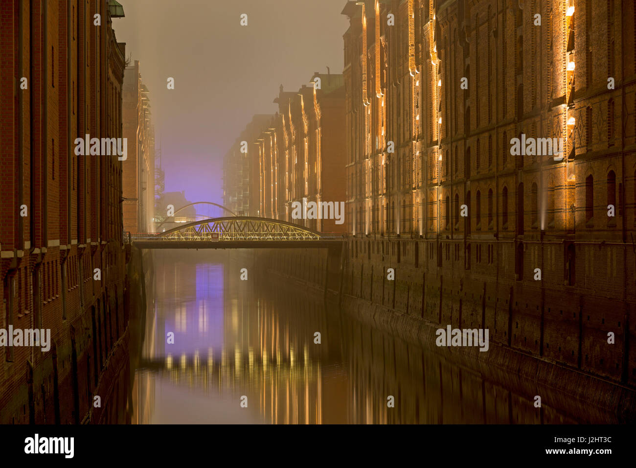 Historische Speicherstadt bei Nacht, Hafencity, Hamburg, Deutschland, Europa Stockfoto