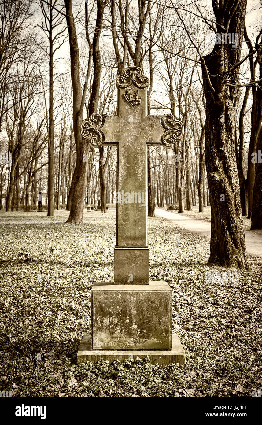 alte historische Friedhof Kreuz, Sepia getönten Bild Stockfoto