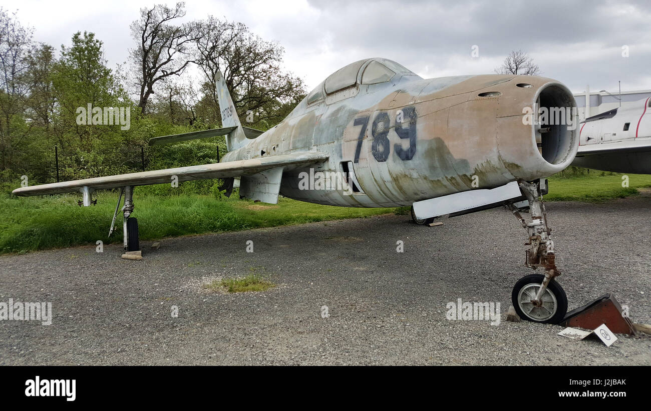 Republik F-84F Thunderstreak ausgestellt von der Vereinigung der Ailes Anciennes de Toulouse Blagnac, Frankreich. Stockfoto