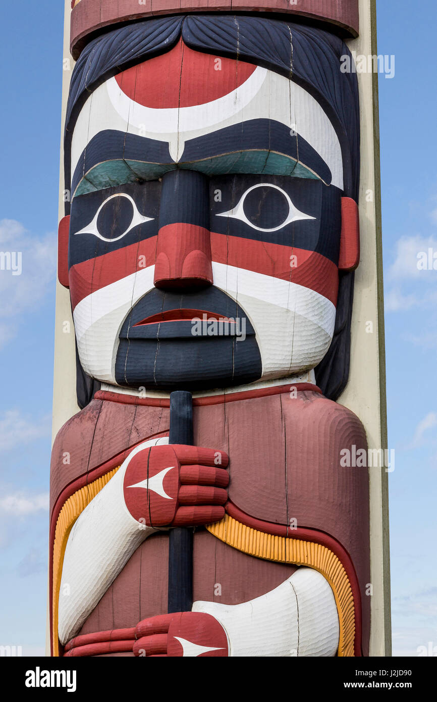 USA, Washington State, Jamestown. Totem-Kunst. (PR) Kredit als: Don Paulson / Jaynes Galerie / DanitaDelimont.com Stockfoto