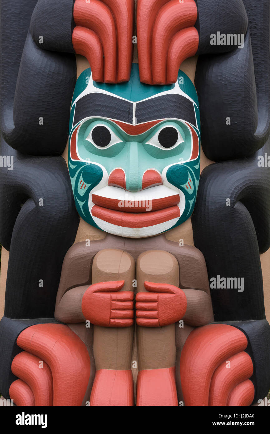 USA, Washington State, Jamestown. Totem-Kunst. (PR) Kredit als: Don Paulson / Jaynes Galerie / DanitaDelimont.com Stockfoto