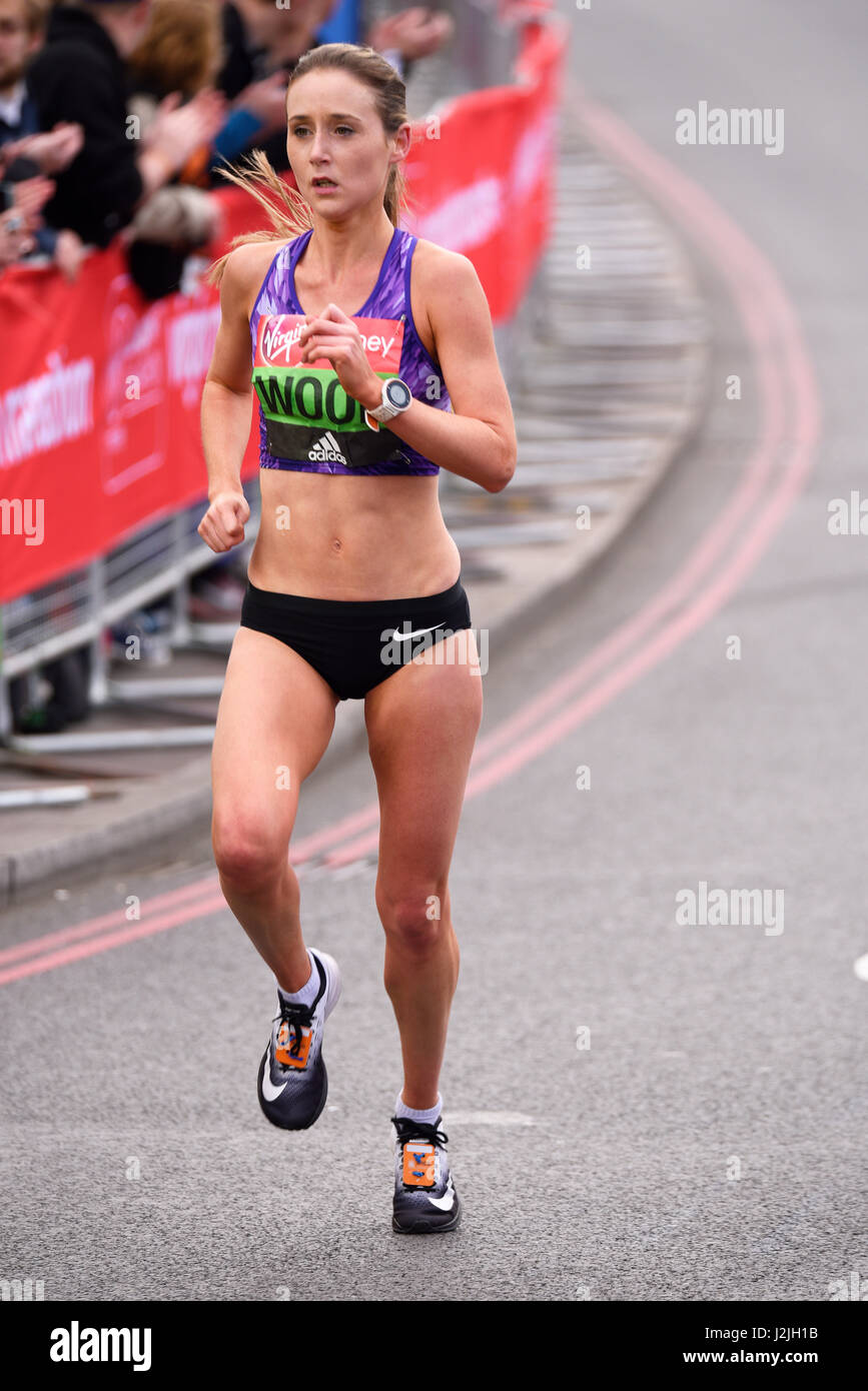 Casey Wood aus Australien nahm 2017 am London Marathon Teil Stockfoto