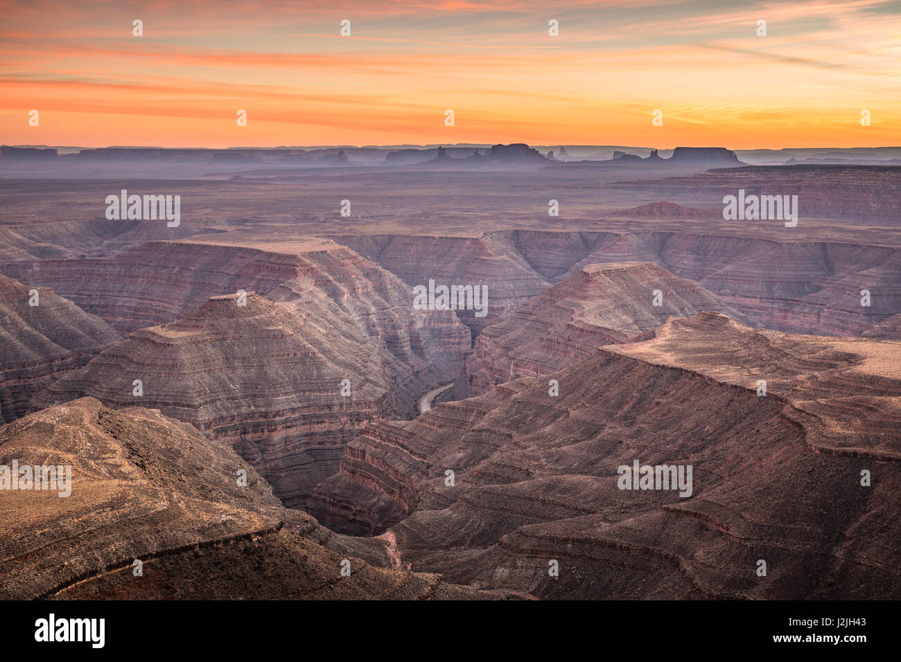 Blick vom Alternativsäge Point, in Utah, die am Rande des Bären Ohren National Monument, USA ist. Mit Blick auf die Navajo-Nation. Stockfoto