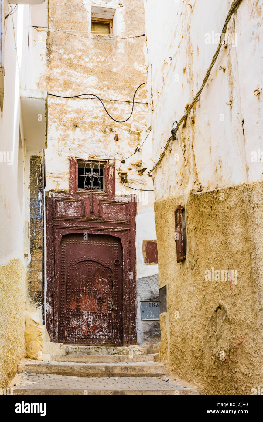 Schmale Straße. Moulay Idriss. Meknès, Marokko, Nordafrika Stockfoto