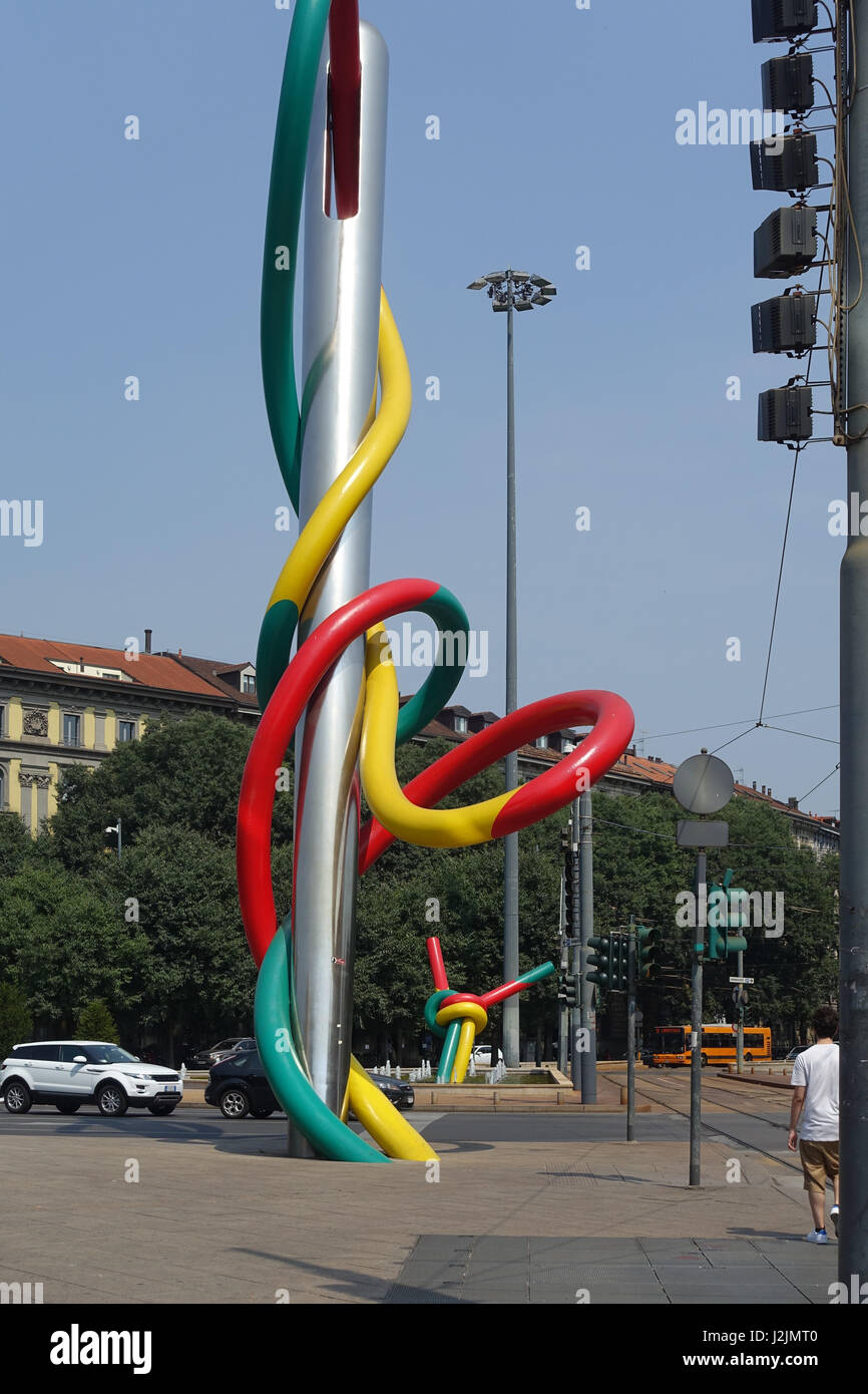 Mailand, Nadel Und Faden von Claes Oldenburg Und Coosje van Bruggen - Milano, Nadel, Faden und Knoten von Claes Oldenburg und Coosje van Bruggen Stockfoto