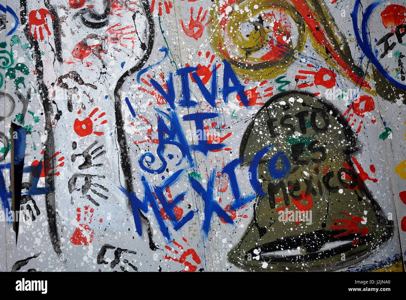 Graffiti an der Wand außerhalb Pemex Gebäude, Paseo De La Reforma-Mexiko-Stadt Stockfoto