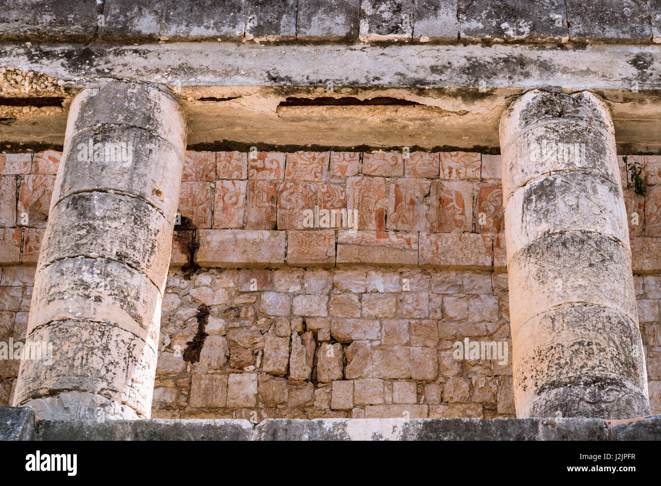 Templo del Hombre Barbado ("Tempel des bärtigen Mannes") genannt, weil ein Flachrelief eines bärtigen Herrn, sehr ungewöhnlich für Maya-Kunst, in Chichén Itzá Stockfoto